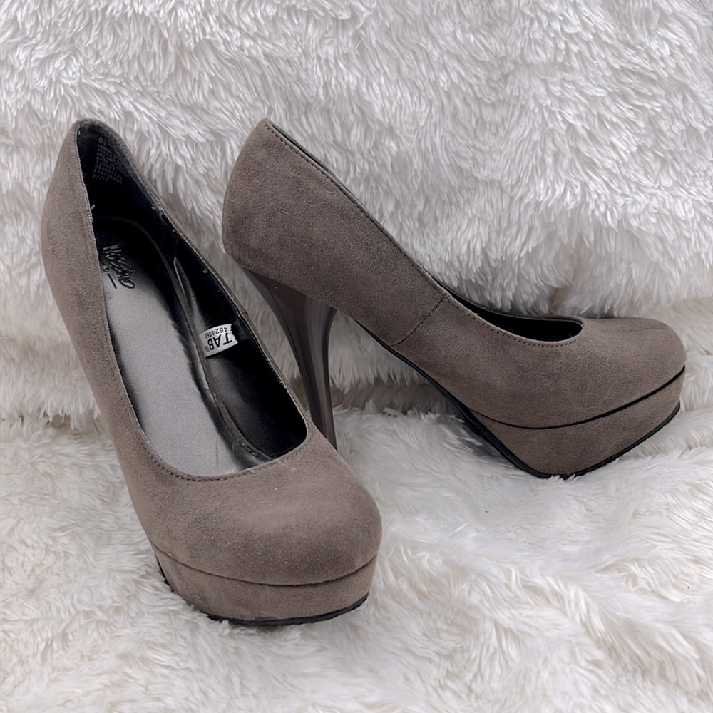 NWOT Mossimo Supply Co Women’s Size 5.5 platform heels gray suede